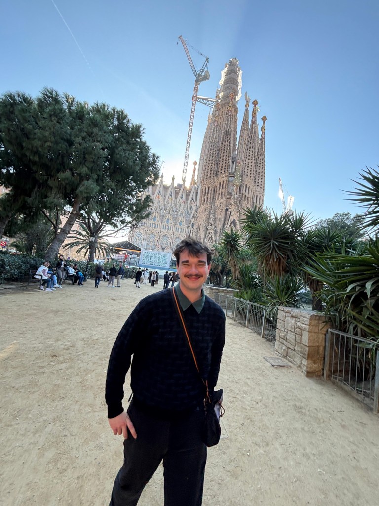 The current image has no alternative text. The file name is: sagrada-familia.jpeg